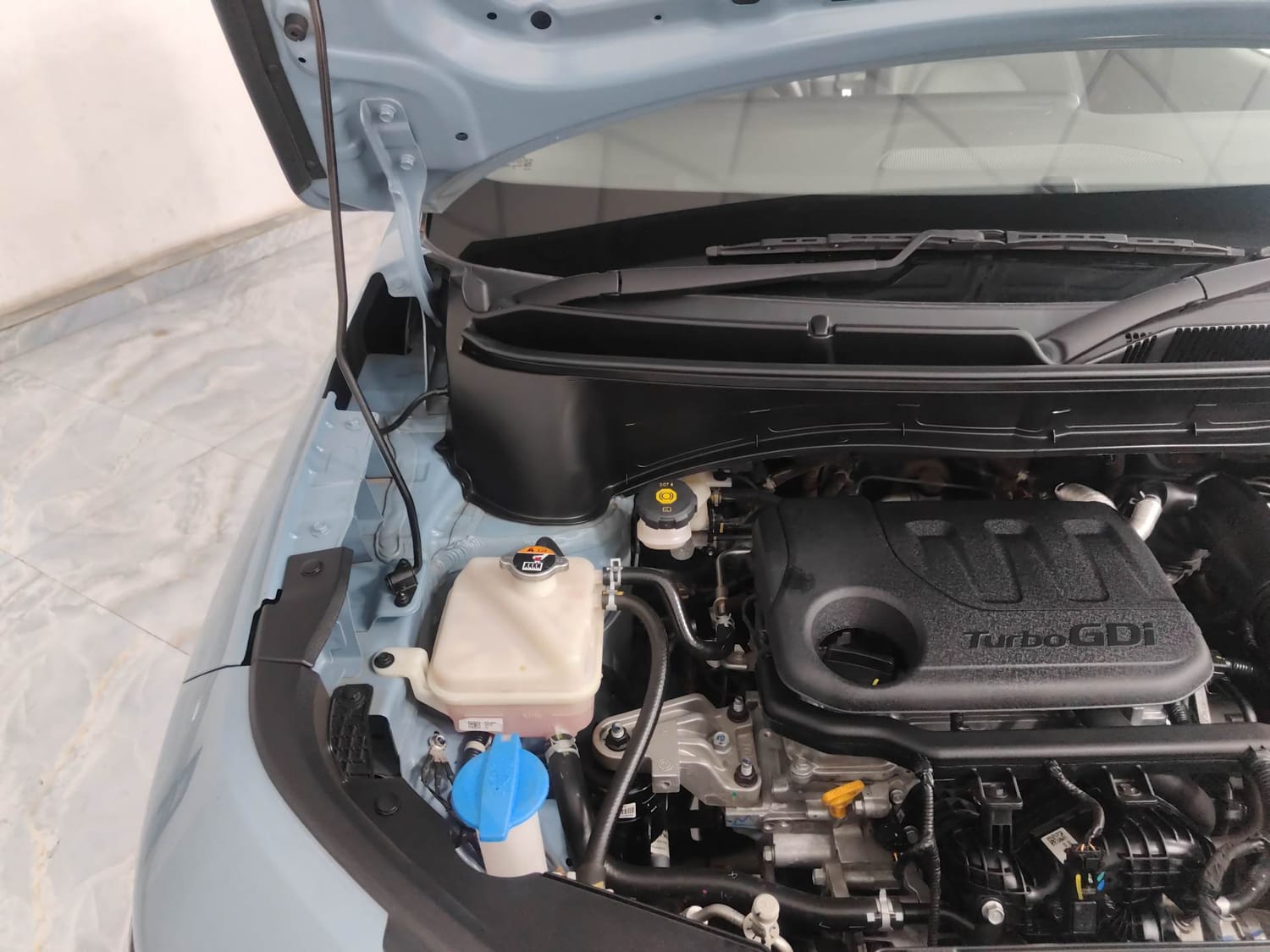 Used 2025 Kia Syros HTX 1.0 Turbo 6MT Petrol Manual engine ENGINE RIGHT SIDE HINGE & APRON VIEW