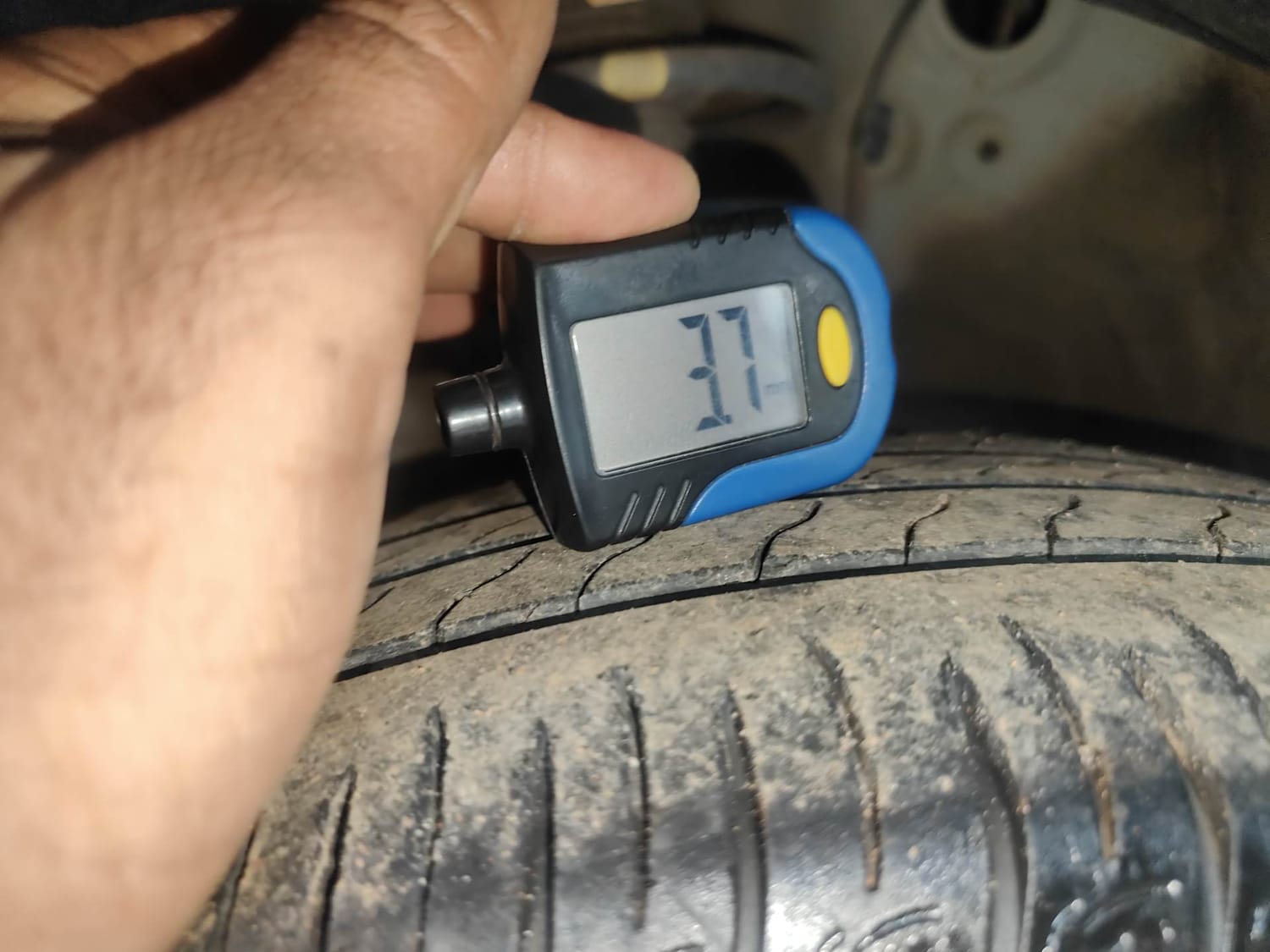 Used 2025 Kia Syros HTX 1.0 Turbo 6MT Petrol Manual tyres LEFT FRONT TYRE TREAD VIEW