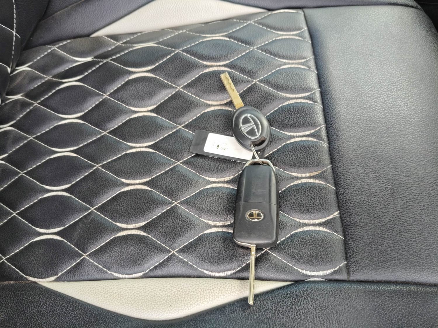 Used 2023 Tata Punch Adventure Rhythm Pack AMT Petrol Automatic extra CAR KEY VIEW