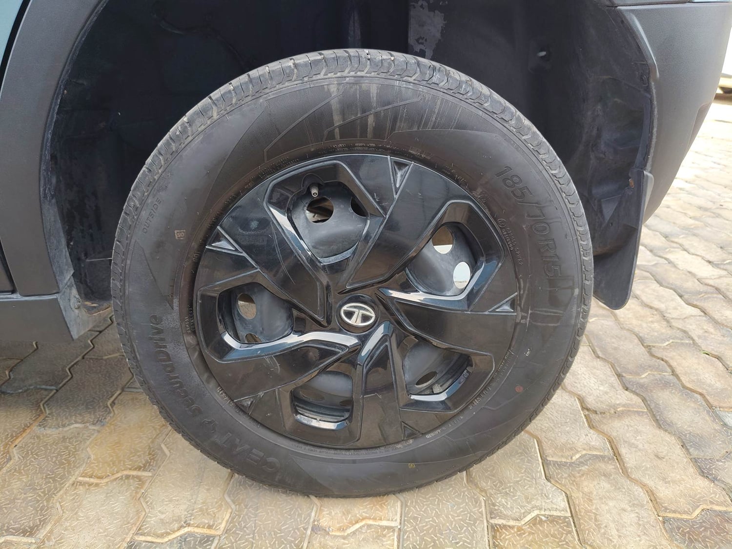 Used 2023 Tata Punch Adventure Rhythm Pack AMT Petrol Automatic tyres LEFT REAR TYRE RIM VIEW