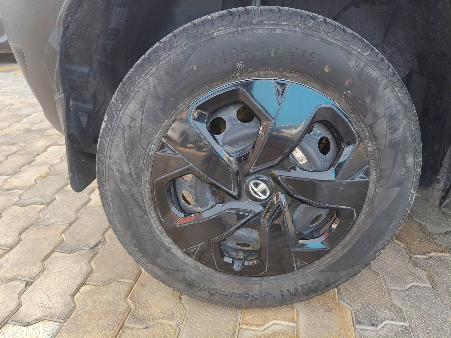 Used 2023 Tata Punch Adventure Rhythm Pack AMT Petrol Automatic tyres RIGHT REAR TYRE RIM VIEW