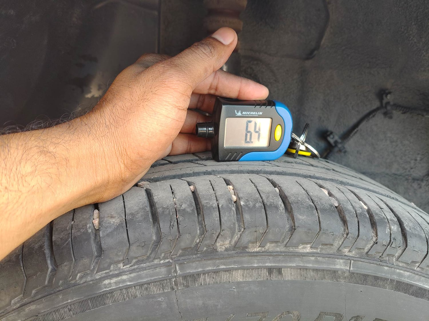 Used 2023 Tata Punch Adventure Rhythm Pack AMT Petrol Automatic tyres RIGHT REAR TYRE TREAD VIEW
