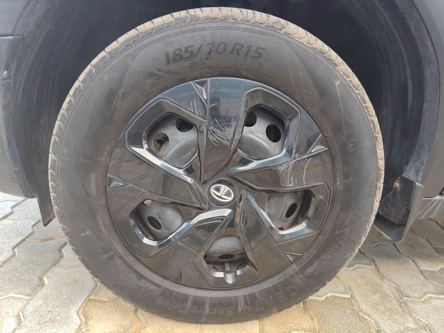 Used 2023 Tata Punch Adventure Rhythm Pack AMT Petrol Automatic tyres LEFT FRONT TYRE RIM VIEW
