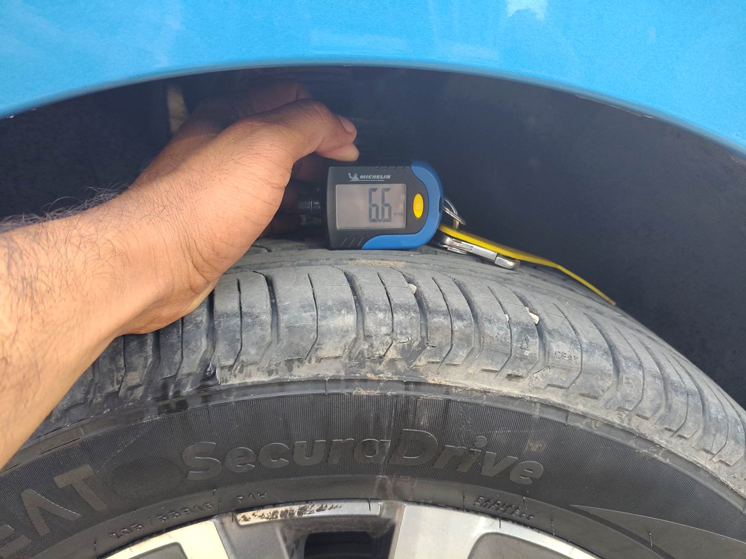 Used 2022 Skoda Slavia Style 1.0L TSI AT Petrol Automatic tyres RIGHT FRONT TYRE TREAD VIEW