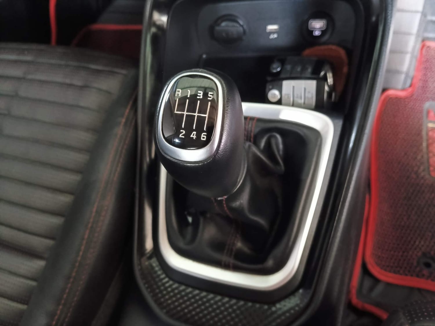 Used 2020 Kia Sonet GTX Plus 1.5 Diesel Manual interior GEAR  KNOB VIEW