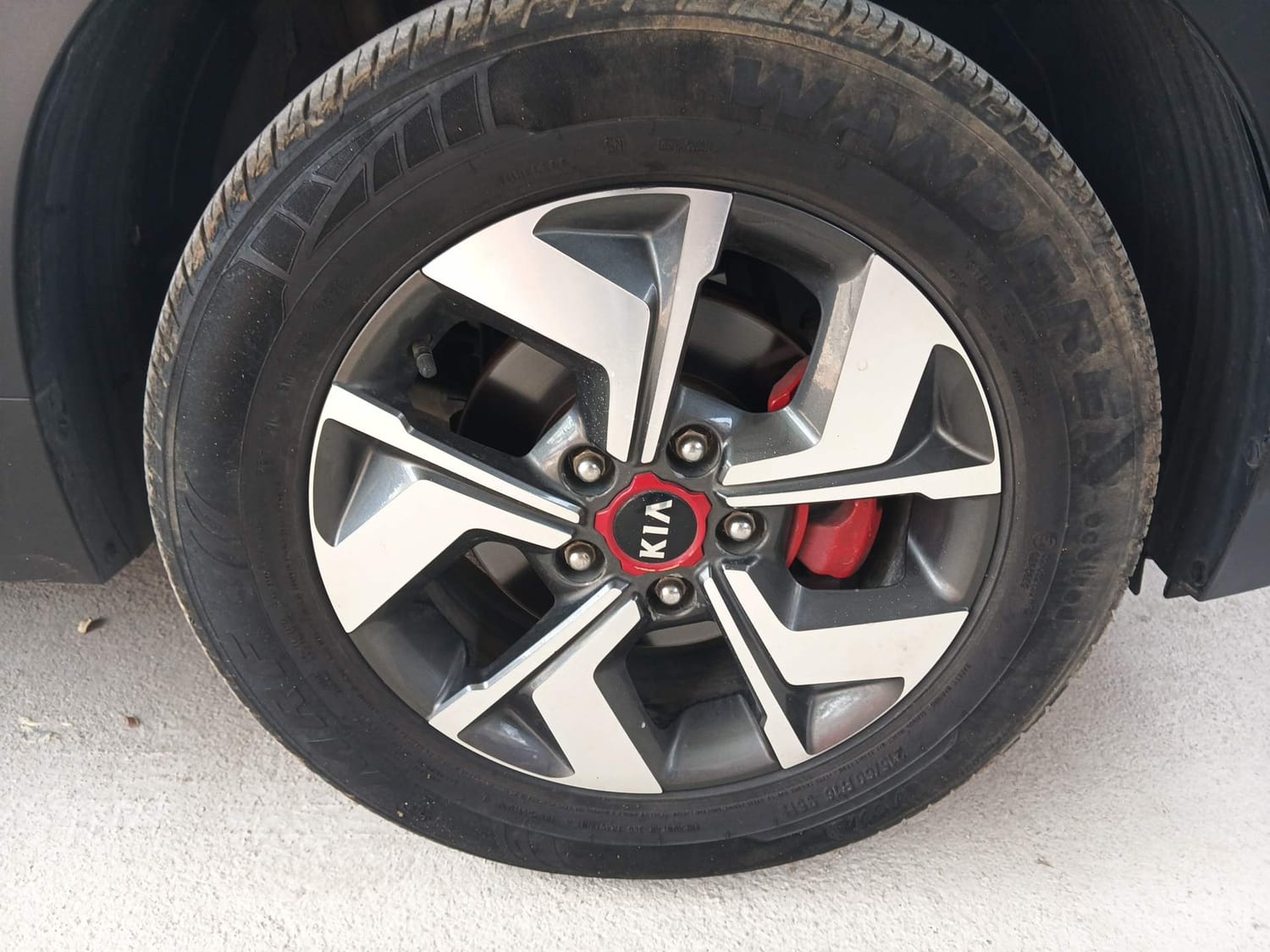 Used 2020 Kia Sonet GTX Plus 1.5 Diesel Manual tyres RIGHT FRONT TYRE RIM VIEW
