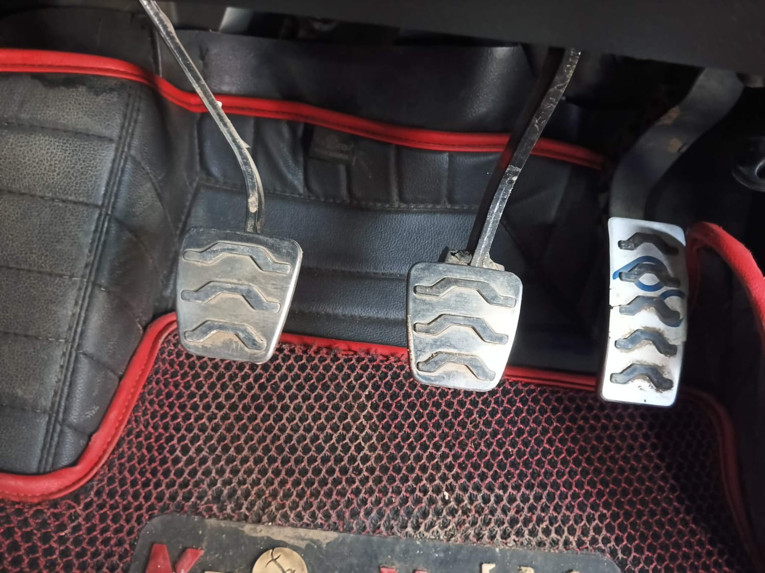 Used 2020 Kia Sonet GTX Plus 1.5 Diesel Manual interior PEDALS VIEW