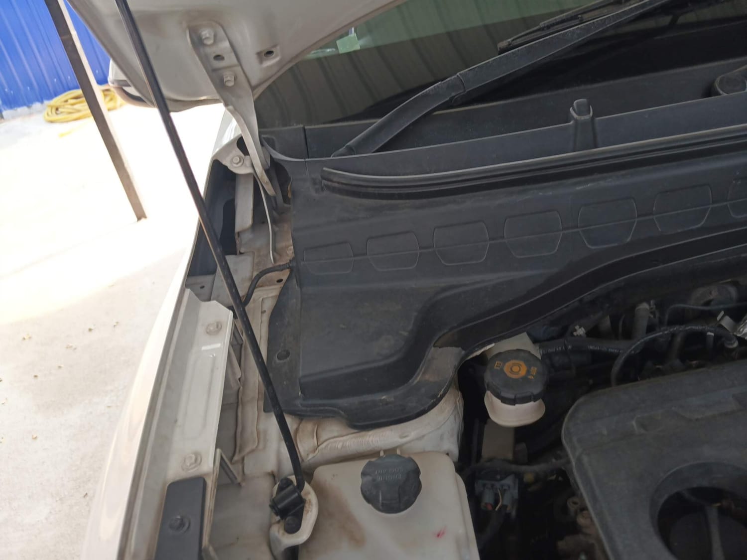 Used 2020 Kia Sonet GTX Plus 1.5 Diesel Manual engine ENGINE RIGHT SIDE HINGE & APRON VIEW