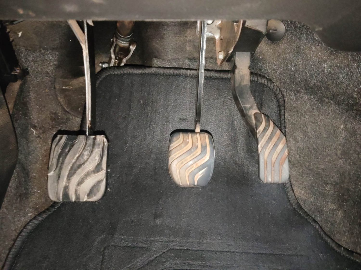Used 2018 Renault Kwid RXT (O) 1.0 SCE Edition Petrol Manual interior PEDALS VIEW