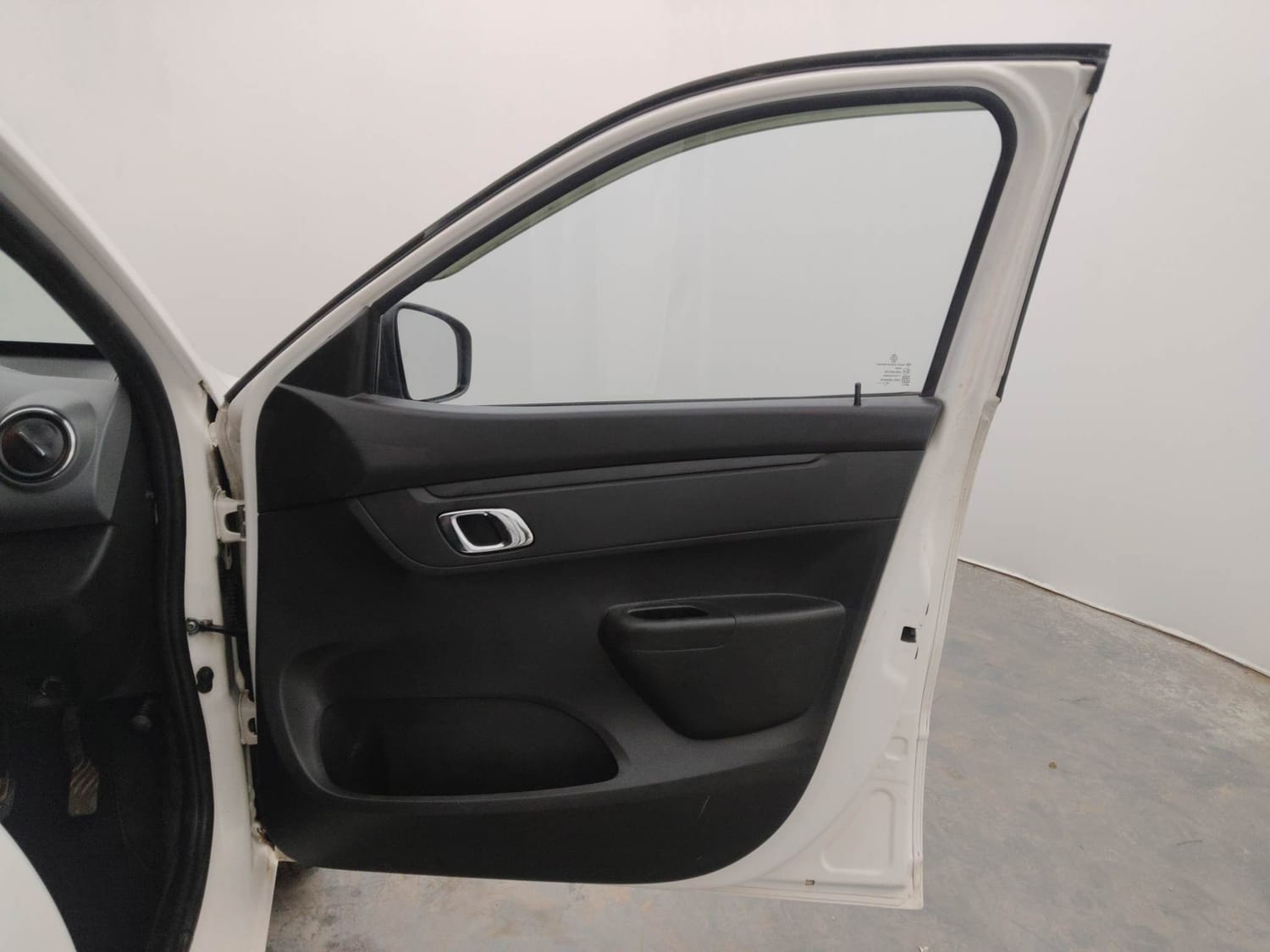 Used 2018 Renault Kwid RXT (O) 1.0 SCE Edition Petrol Manual interior RIGHT FRONT DOOR OPEN VIEW