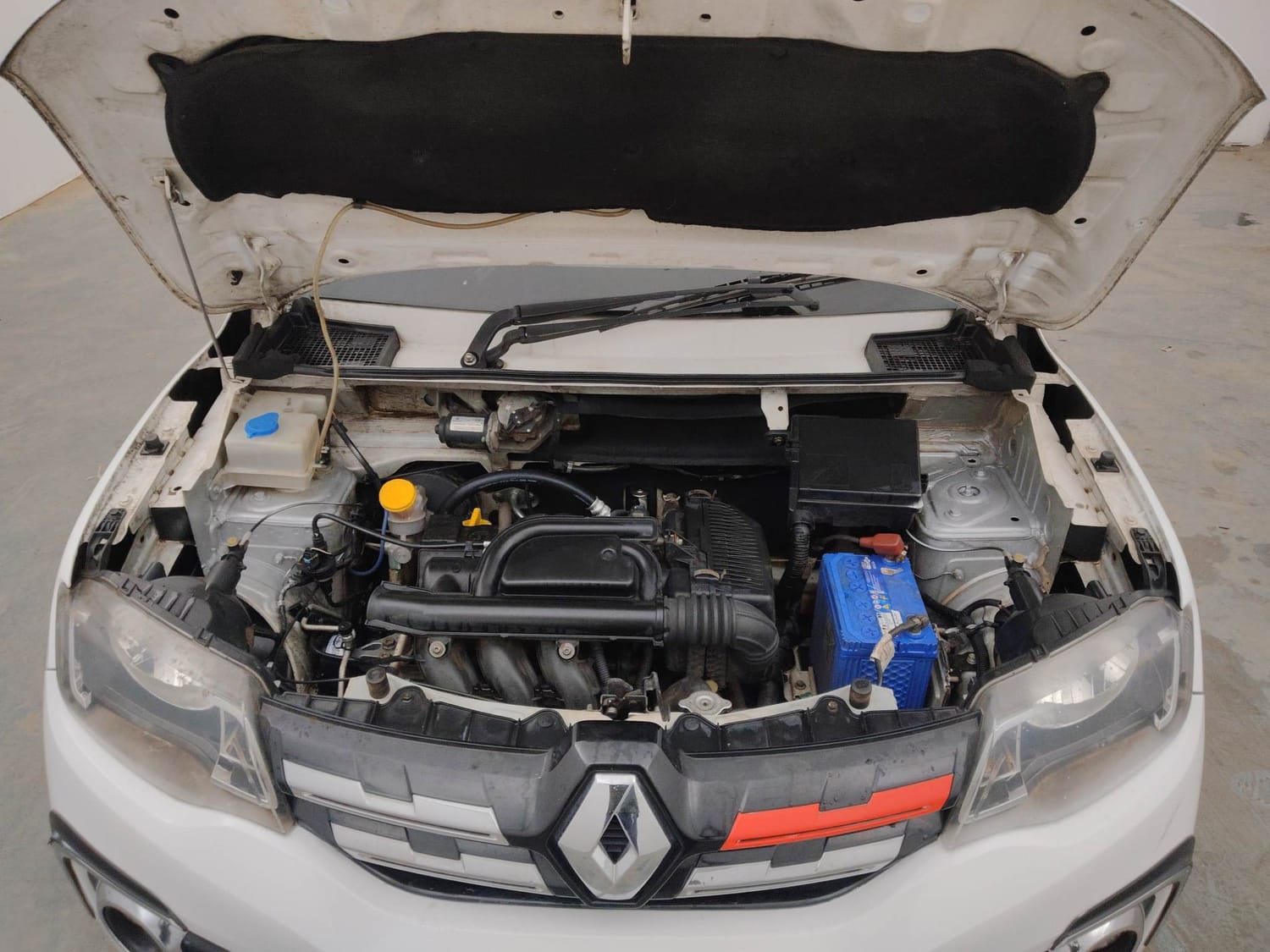 Used 2018 Renault Kwid RXT (O) 1.0 SCE Edition Petrol Manual engine ENGINE & BONNET OPEN FRONT VIEW
