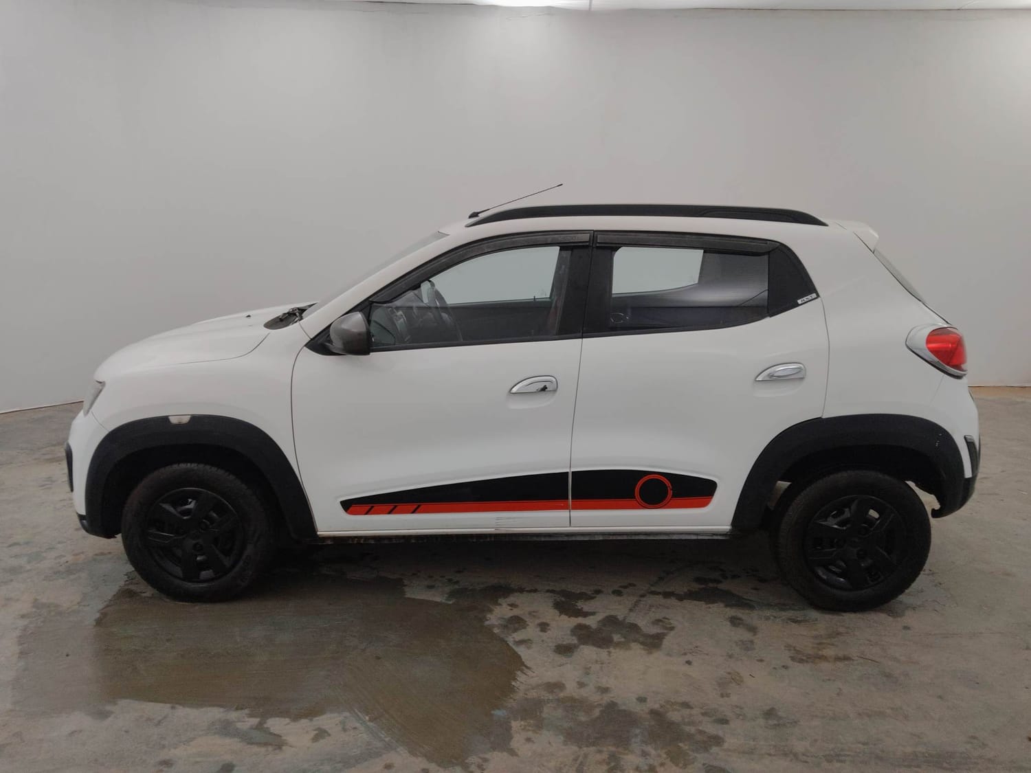 Used 2018 Renault Kwid RXT (O) 1.0 SCE Edition Petrol Manual exterior LEFT SIDE VIEW