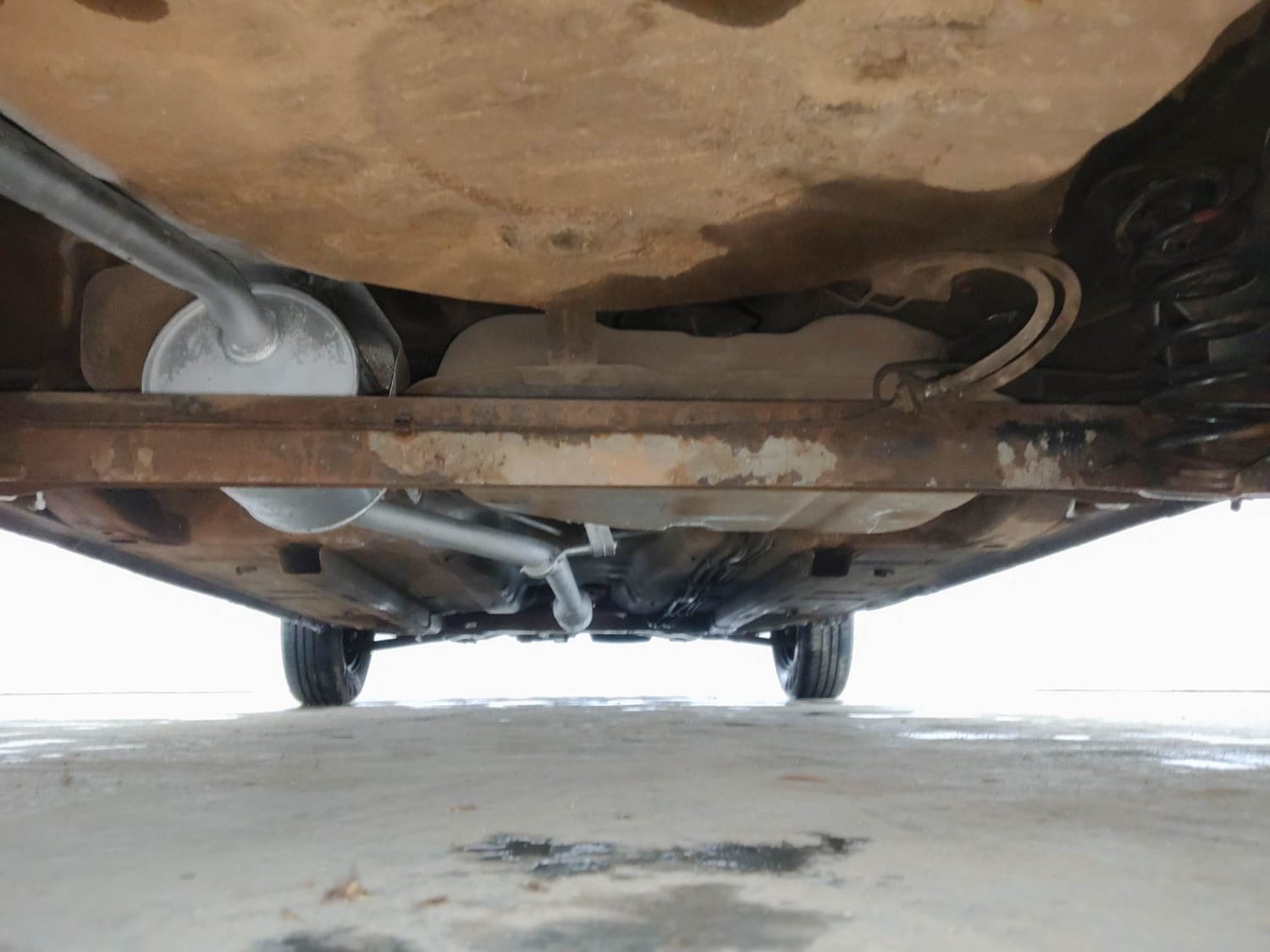 Used 2018 Renault Kwid RXT (O) 1.0 SCE Edition Petrol Manual extra REAR UNDERBODY VIEW (TAKEN FROM REAR)