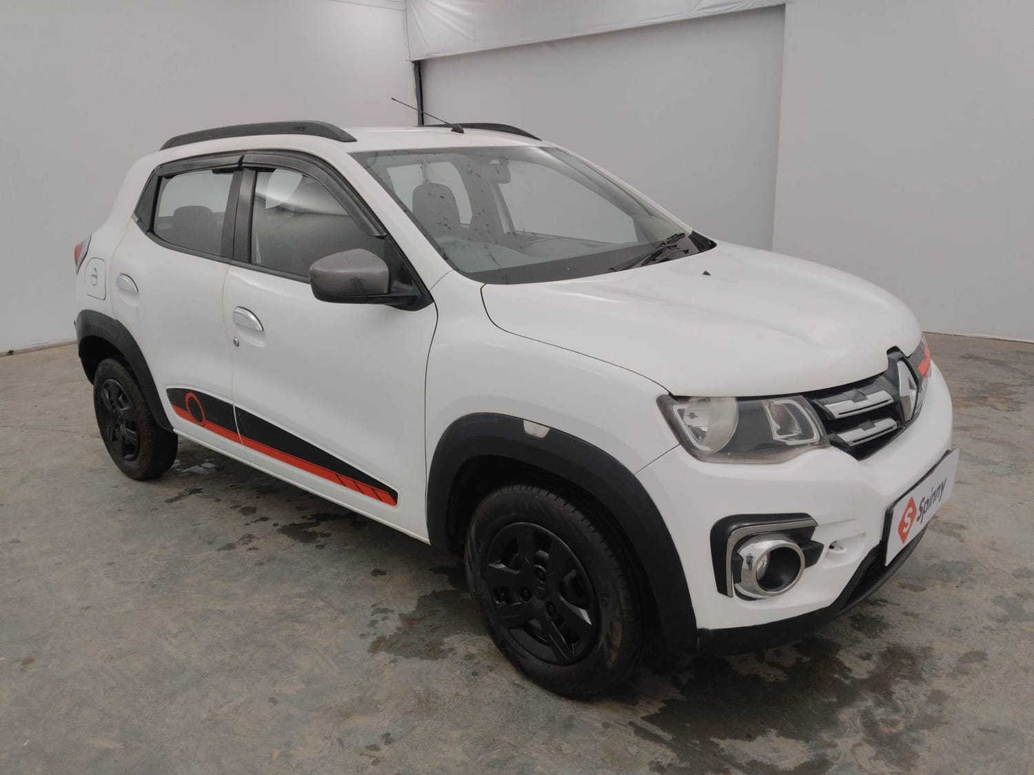 Used 2018 Renault Kwid RXT (O) 1.0 SCE Edition Petrol Manual exterior RIGHT FRONT CORNER VIEW