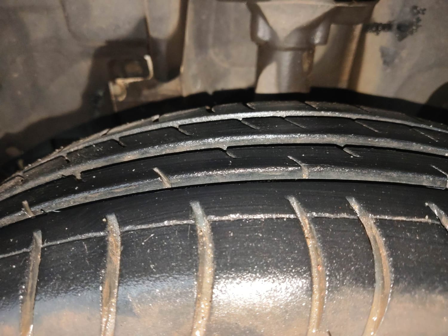 Used 2018 Renault Kwid RXT (O) 1.0 SCE Edition Petrol Manual tyres LEFT FRONT TYRE TREAD VIEW