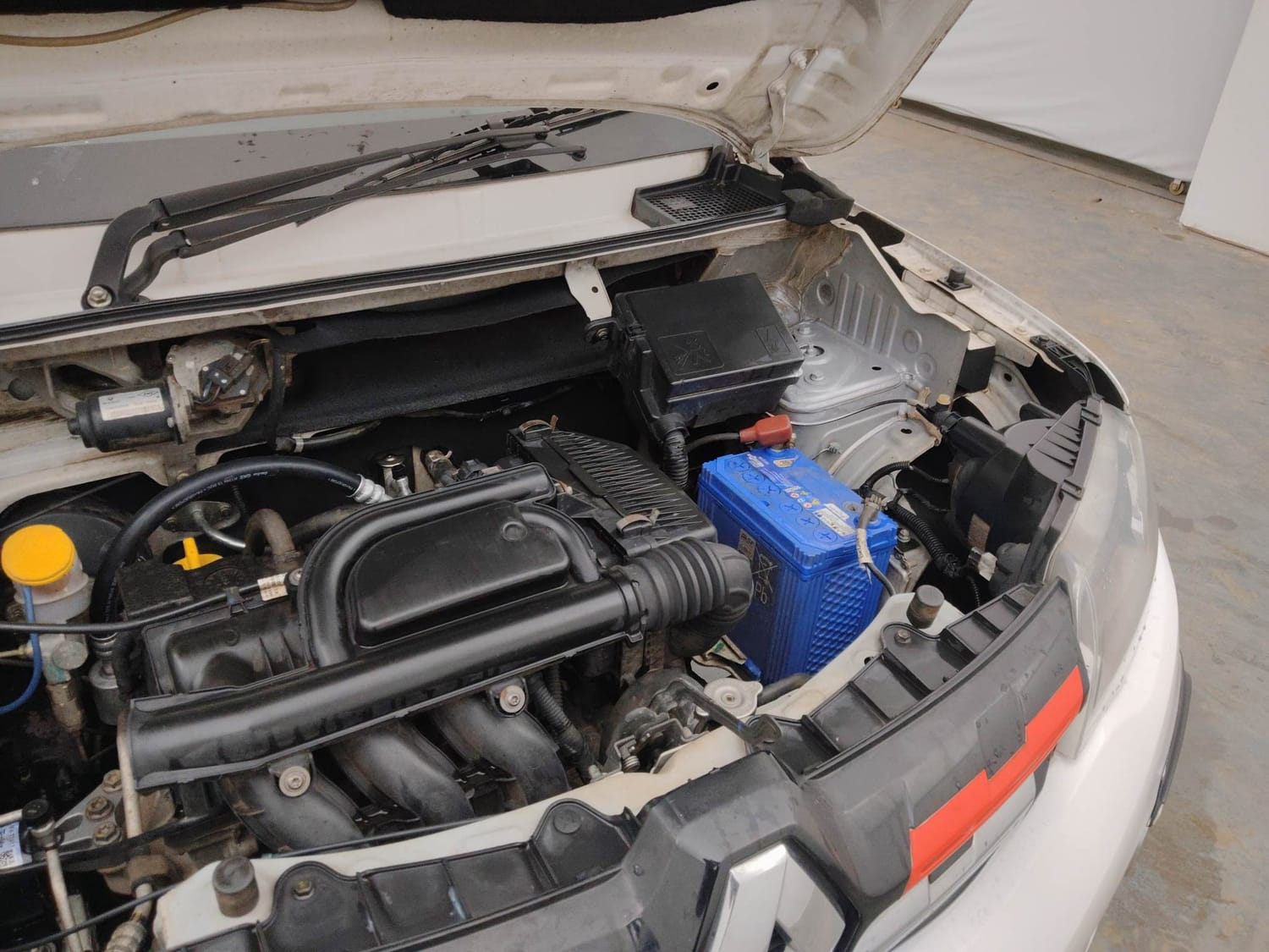 Used 2018 Renault Kwid RXT (O) 1.0 SCE Edition Petrol Manual engine ENGINE LEFT SIDE VIEW