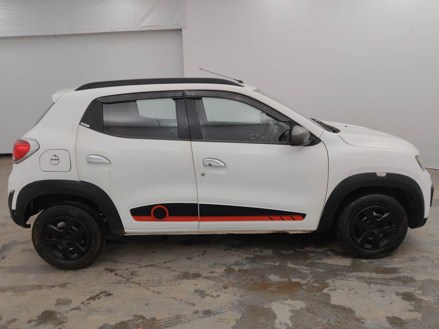 Used 2018 Renault Kwid RXT (O) 1.0 SCE Edition Petrol Manual exterior RIGHT SIDE VIEW