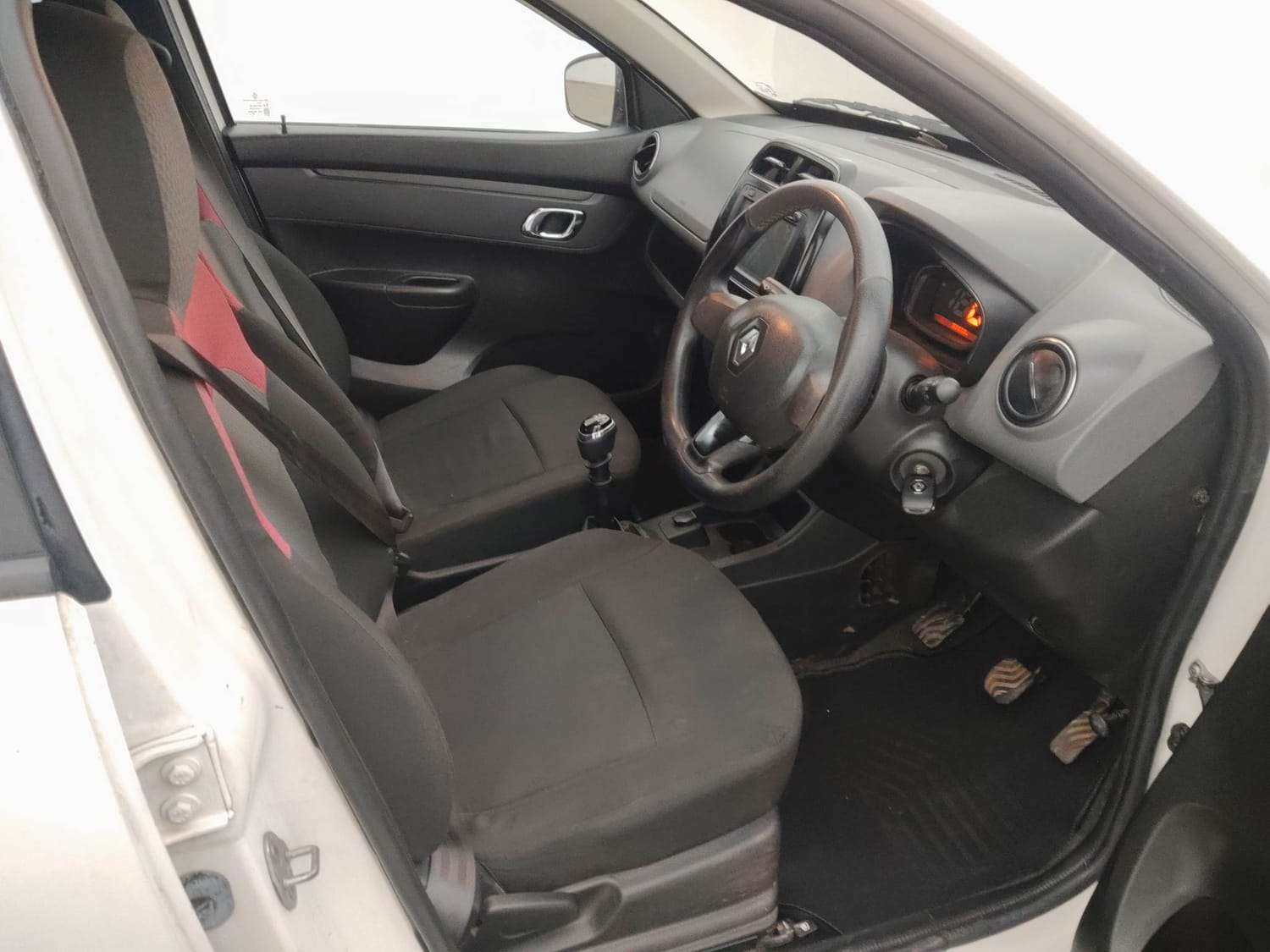 Used 2018 Renault Kwid RXT (O) 1.0 SCE Edition Petrol Manual interior RIGHT SIDE FRONT DOOR CABIN VIEW