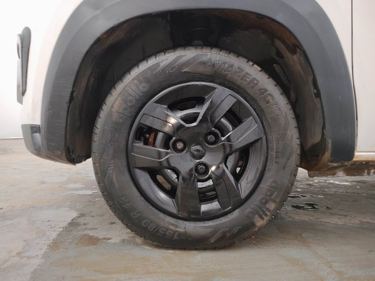 Used 2018 Renault Kwid RXT (O) 1.0 SCE Edition Petrol Manual tyres LEFT FRONT TYRE RIM VIEW