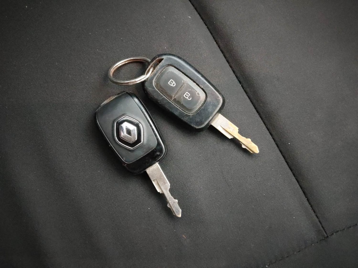 Used 2018 Renault Kwid RXT (O) 1.0 SCE Edition Petrol Manual extra CAR KEY VIEW