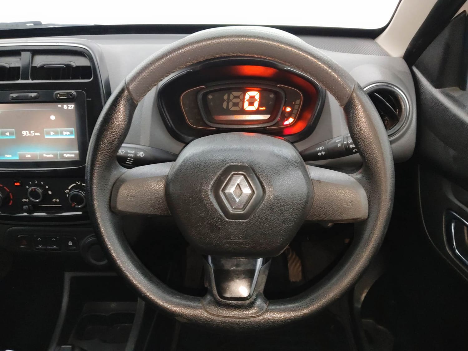 Used 2018 Renault Kwid RXT (O) 1.0 SCE Edition Petrol Manual interior STEERING VIEW