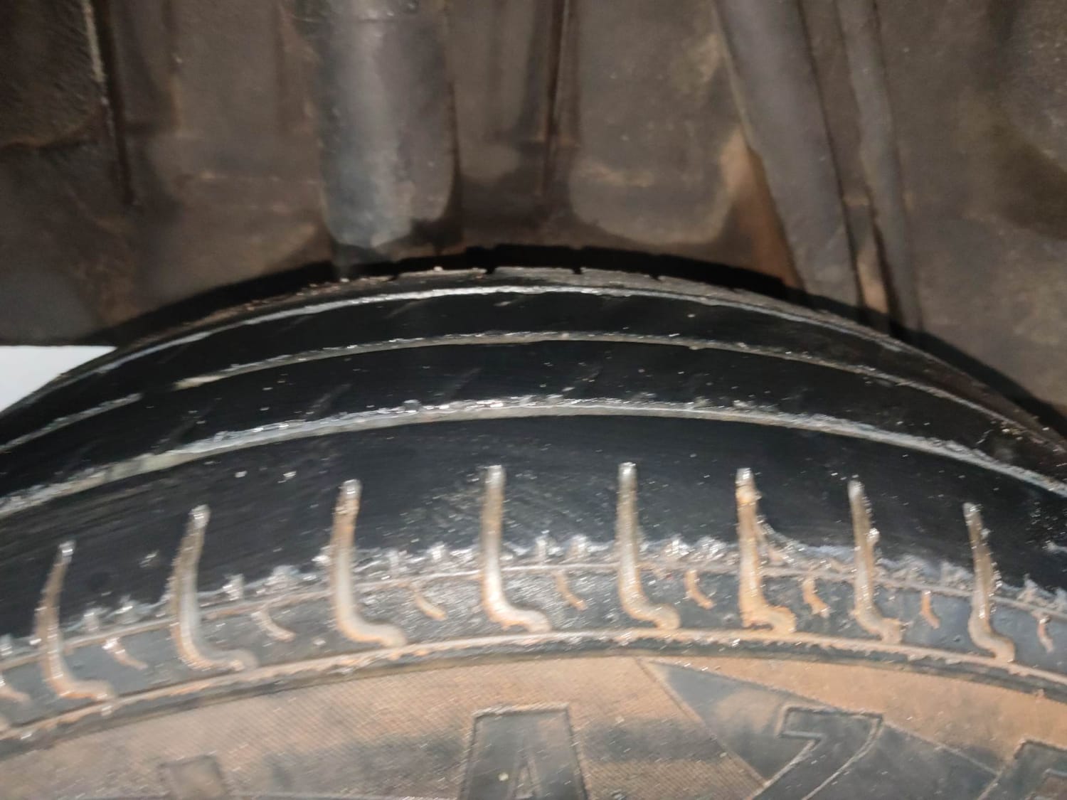 Used 2018 Renault Kwid RXT (O) 1.0 SCE Edition Petrol Manual tyres RIGHT REAR TYRE TREAD VIEW