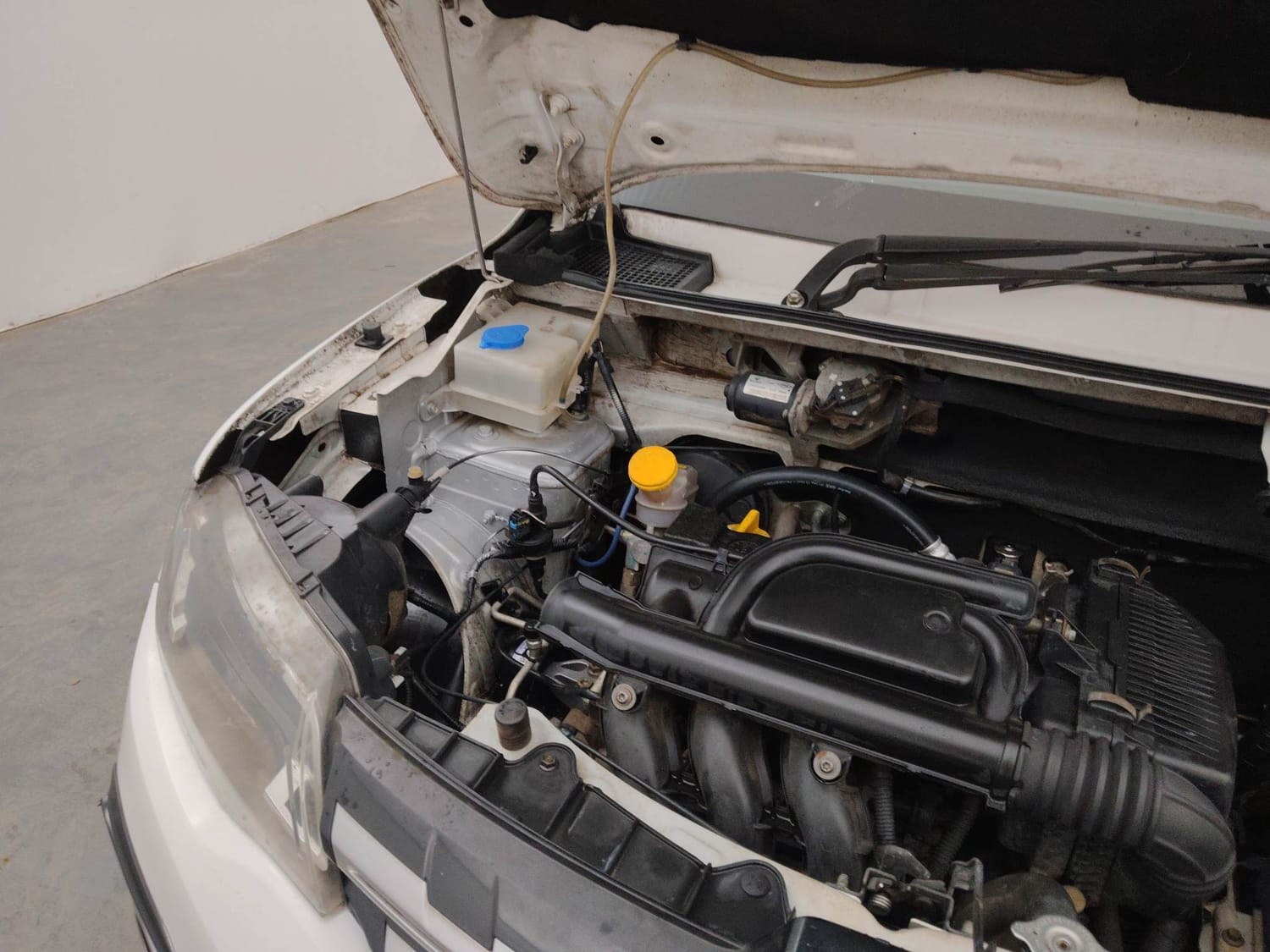 Used 2018 Renault Kwid RXT (O) 1.0 SCE Edition Petrol Manual engine ENGINE RIGHT SIDE VIEW