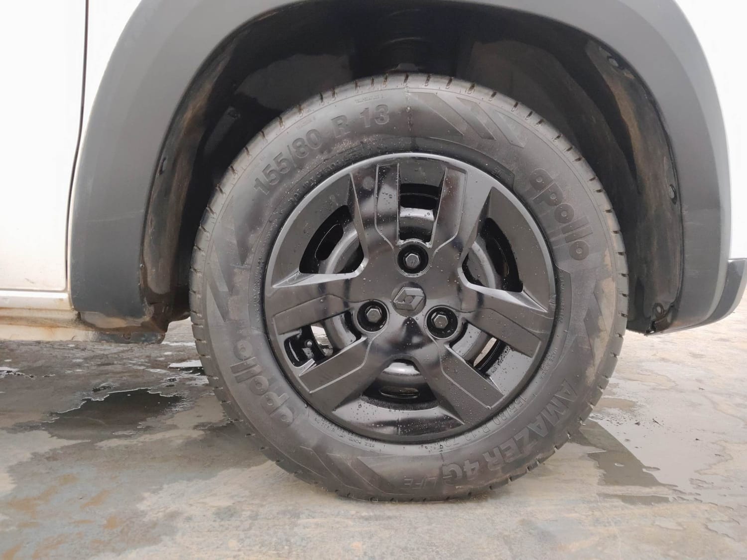 Used 2018 Renault Kwid RXT (O) 1.0 SCE Edition Petrol Manual tyres RIGHT FRONT TYRE RIM VIEW