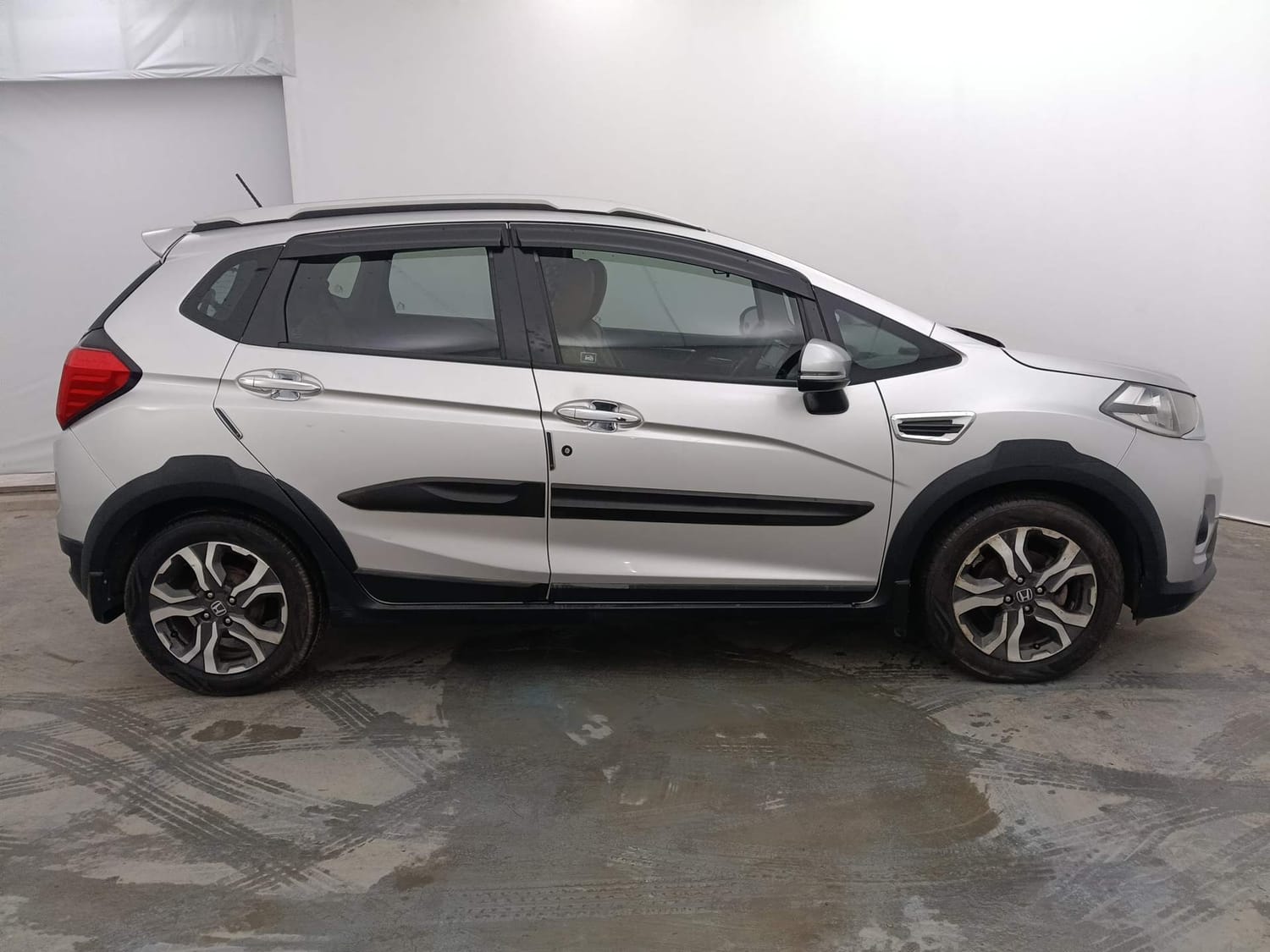 Used 2018 Honda WR-V VX MT Petrol Petrol Manual exterior RIGHT SIDE VIEW