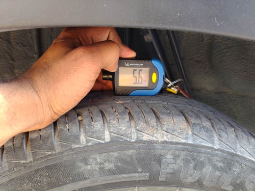 Used 2022 Renault Kwid CLIMBER 1.0 AMT (O) Petrol Automatic tyres RIGHT REAR TYRE TREAD VIEW