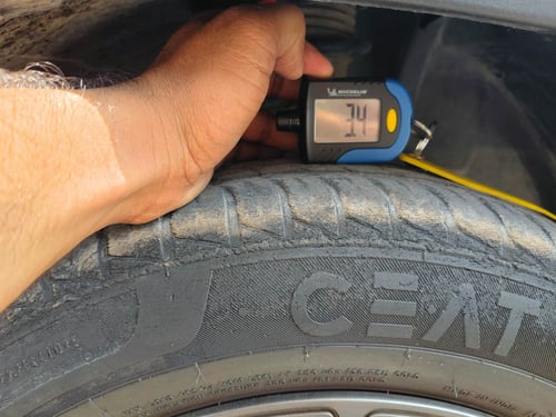 Used 2022 Renault Kwid CLIMBER 1.0 AMT (O) Petrol Automatic tyres RIGHT FRONT TYRE TREAD VIEW
