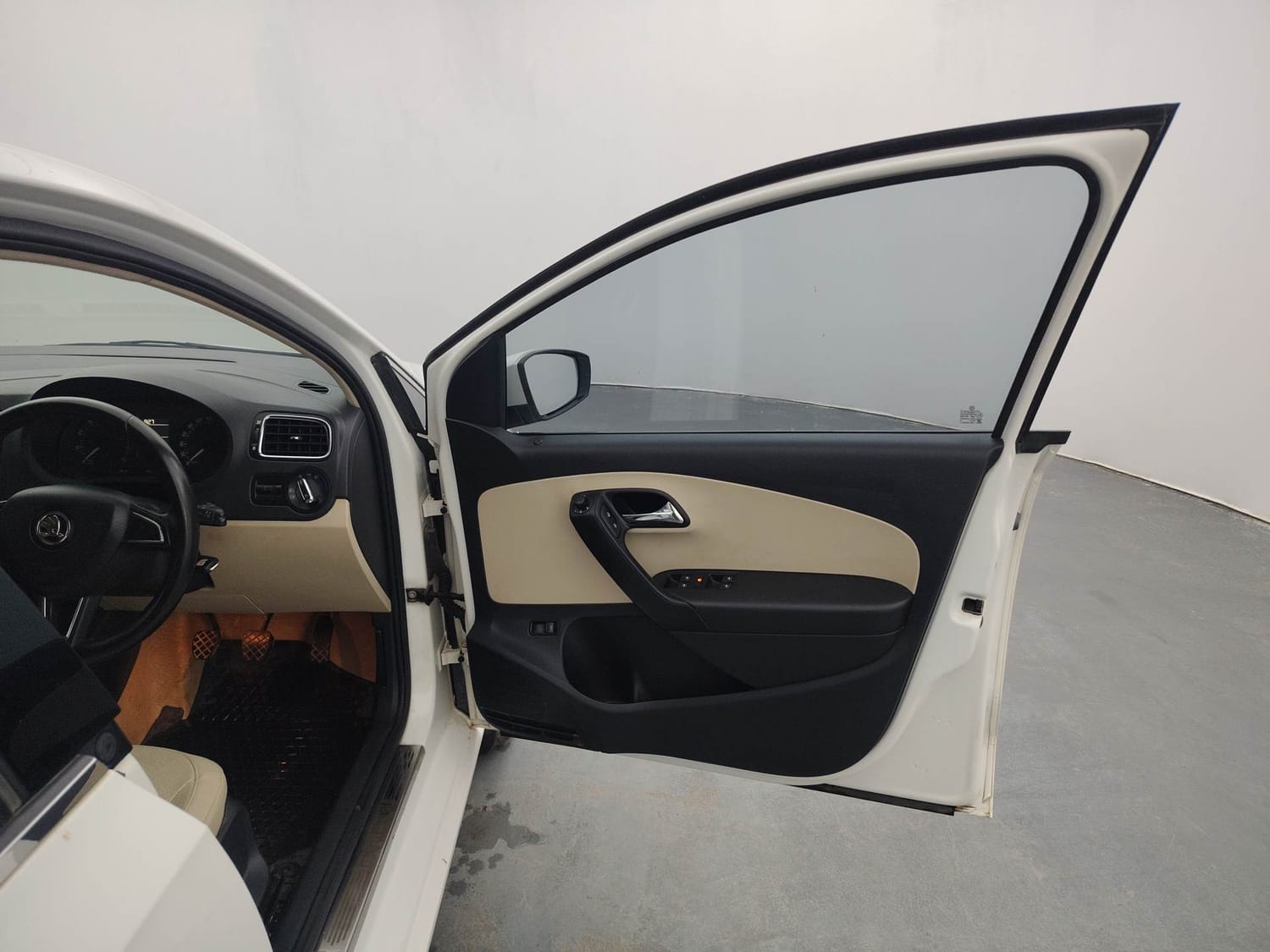 Used 2018 Skoda Rapid Style 1.6 MPI Petrol Manual interior RIGHT FRONT DOOR OPEN VIEW