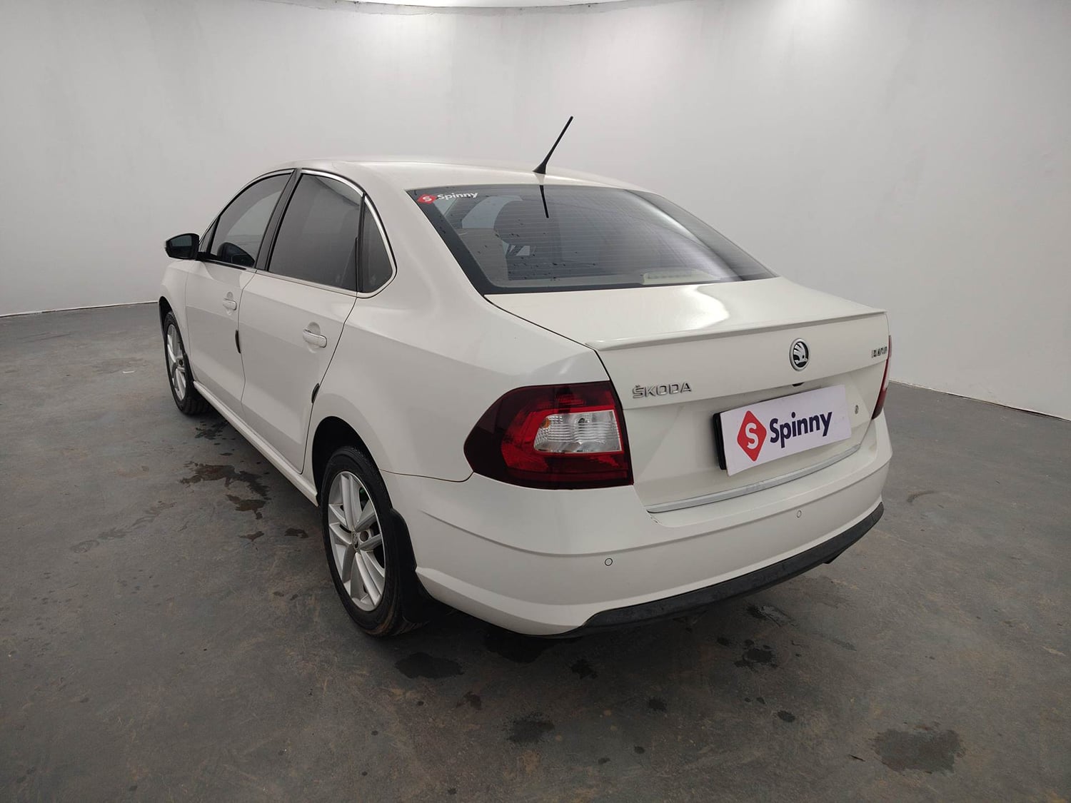 Used 2018 Skoda Rapid Style 1.6 MPI Petrol Manual exterior LEFT REAR CORNER VIEW