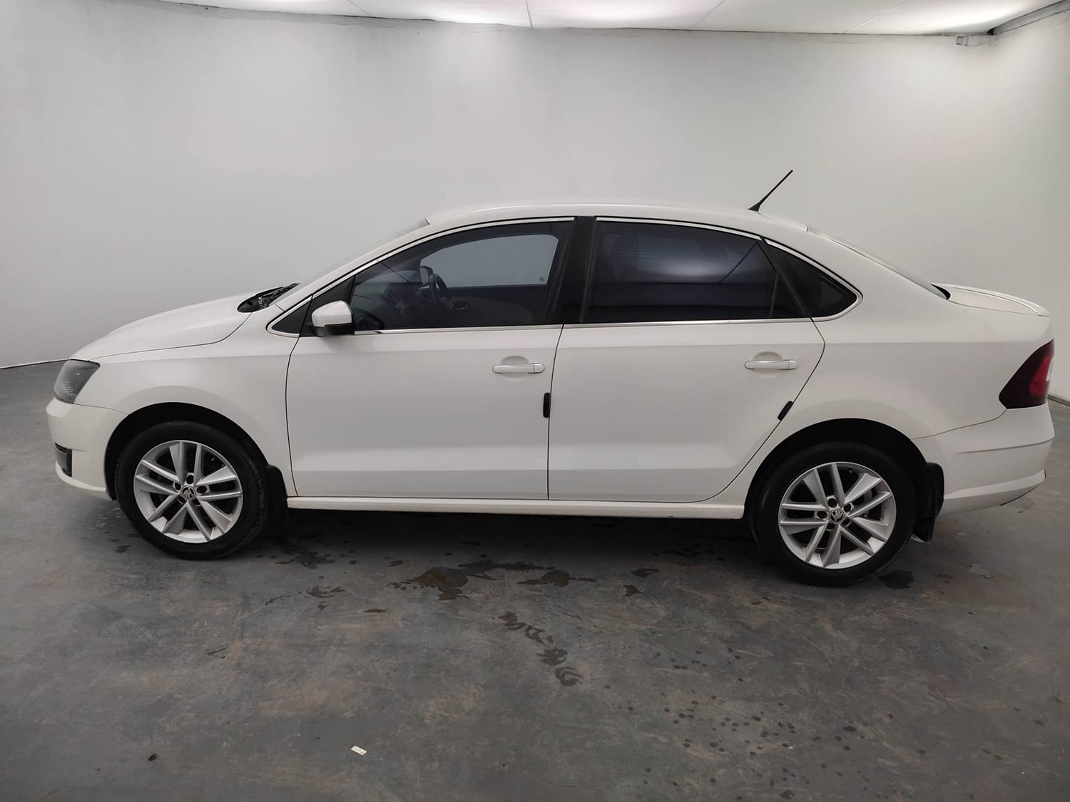 Used 2018 Skoda Rapid Style 1.6 MPI Petrol Manual exterior LEFT SIDE VIEW
