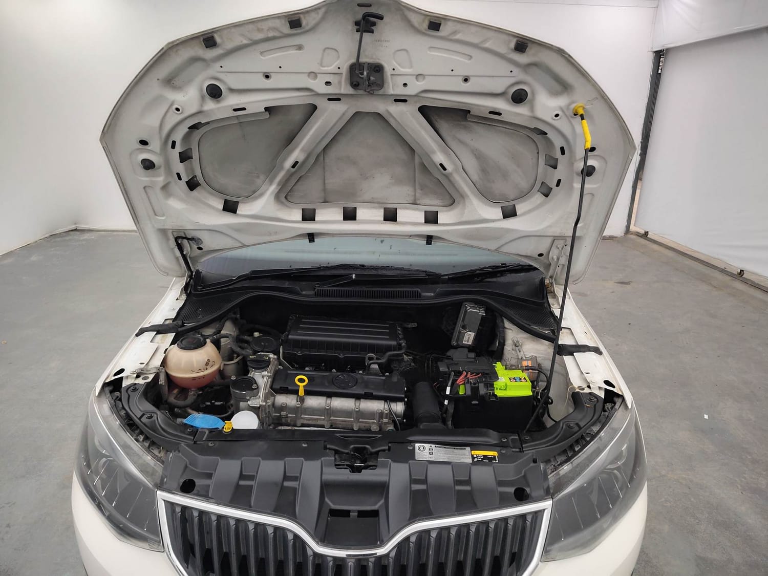 Used 2018 Skoda Rapid Style 1.6 MPI Petrol Manual engine ENGINE & BONNET OPEN FRONT VIEW