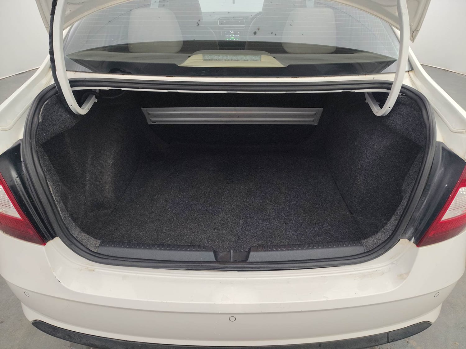 Used 2018 Skoda Rapid Style 1.6 MPI Petrol Manual interior DICKY INSIDE VIEW