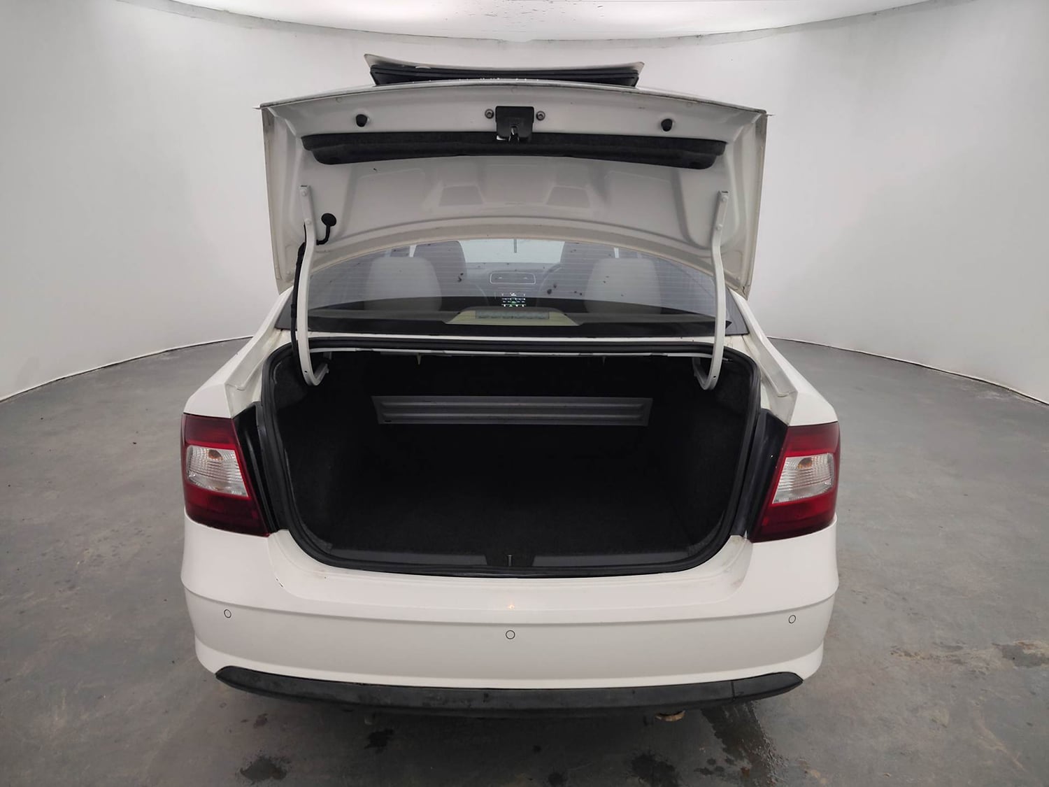 Used 2018 Skoda Rapid Style 1.6 MPI Petrol Manual interior DICKY DOOR OPEN VIEW