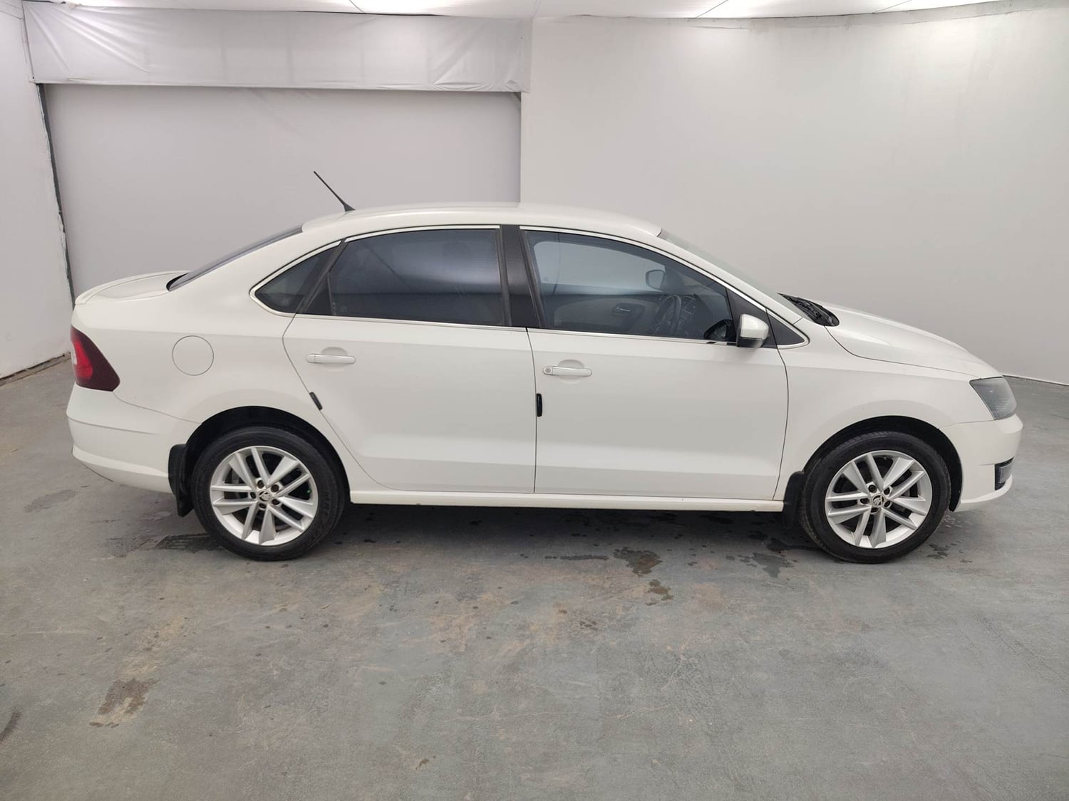 Used 2018 Skoda Rapid Style 1.6 MPI Petrol Manual exterior RIGHT SIDE VIEW