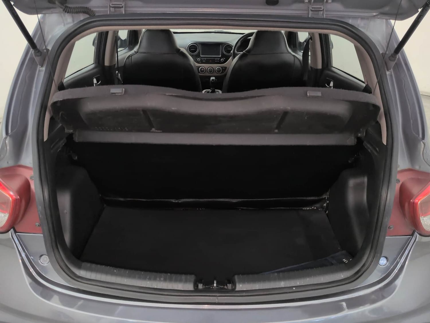 Used 2018 Hyundai Grand i10 Sportz (O) AT 1.2 Kappa VTVT Petrol Automatic interior DICKY INSIDE VIEW
