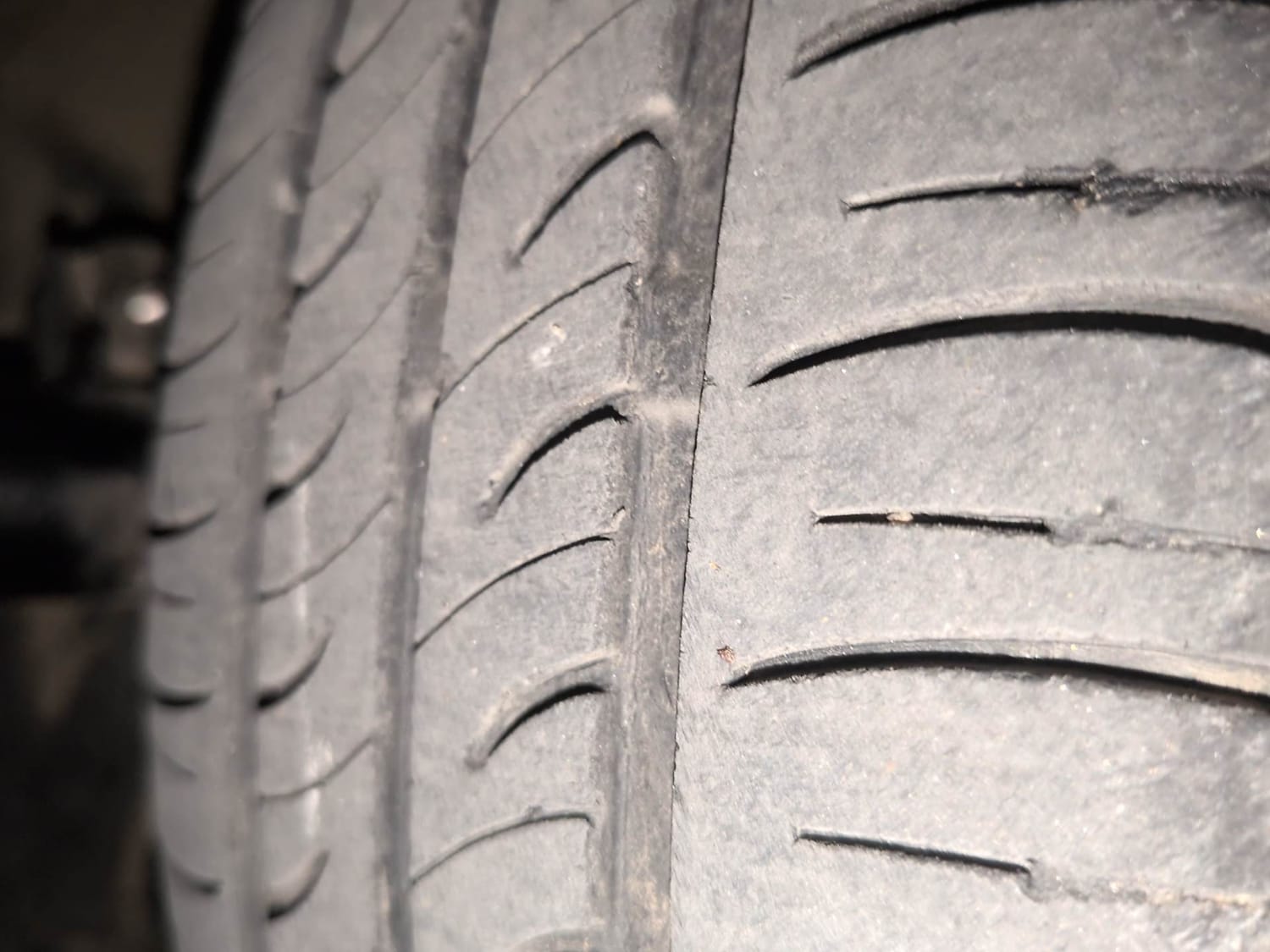 Used 2018 Hyundai Grand i10 Sportz (O) AT 1.2 Kappa VTVT Petrol Automatic tyres LEFT FRONT TYRE TREAD VIEW