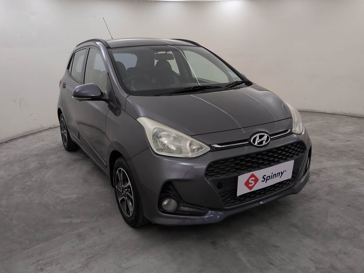 Used 2018 Hyundai Grand i10 Sportz (O) AT 1.2 Kappa VTVT Petrol Automatic exterior RIGHT FRONT CORNER VIEW