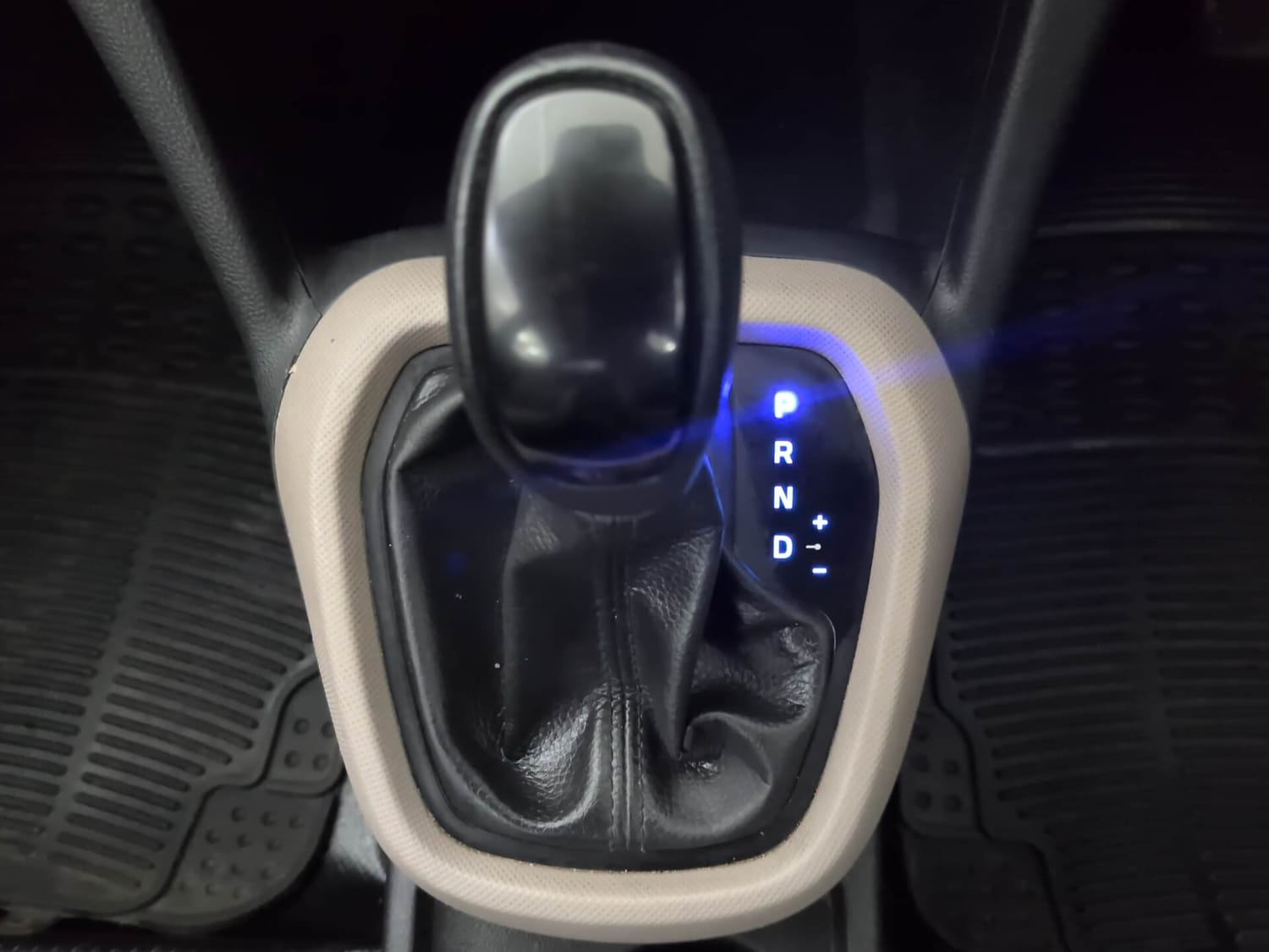 Used 2018 Hyundai Grand i10 Sportz (O) AT 1.2 Kappa VTVT Petrol Automatic interior GEAR  KNOB VIEW