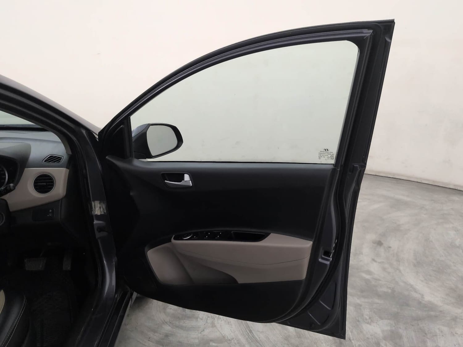 Used 2018 Hyundai Grand i10 Sportz (O) AT 1.2 Kappa VTVT Petrol Automatic interior RIGHT FRONT DOOR OPEN VIEW