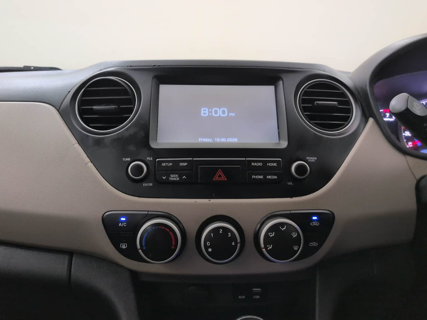 Used 2018 Hyundai Grand i10 Sportz (O) AT 1.2 Kappa VTVT Petrol Automatic interior MUSIC SYSTEM & AC CONTROL VIEW