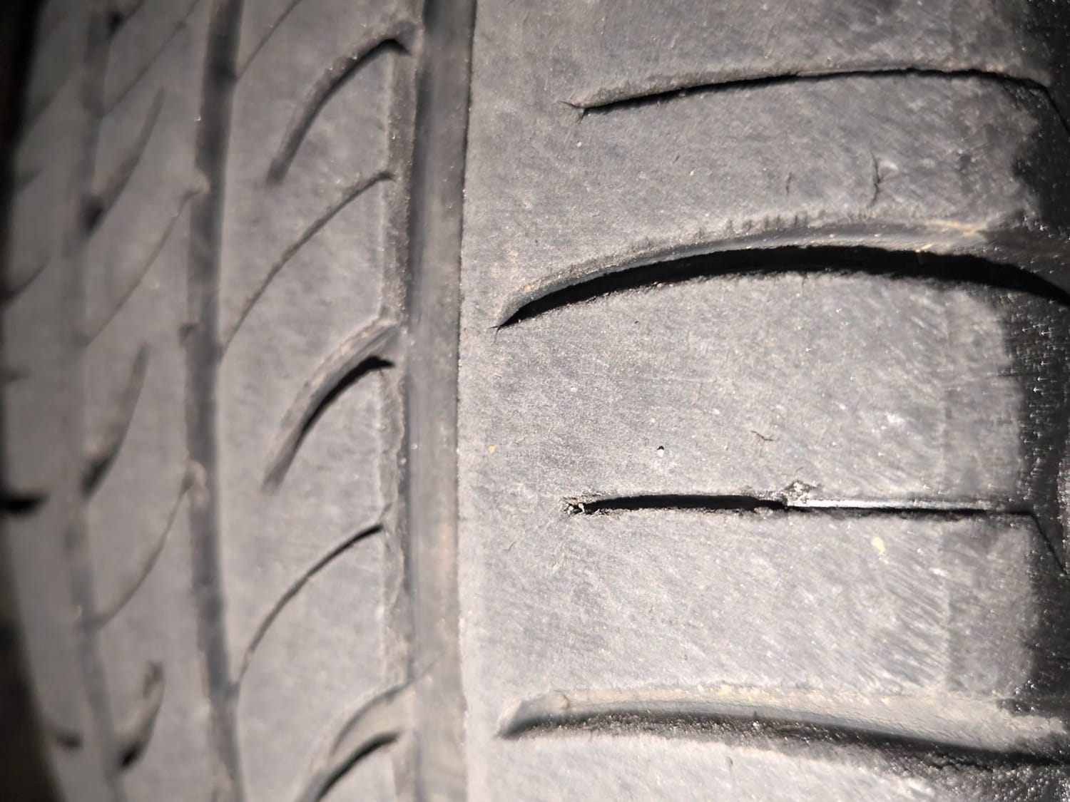 Used 2018 Hyundai Grand i10 Sportz (O) AT 1.2 Kappa VTVT Petrol Automatic tyres RIGHT FRONT TYRE TREAD VIEW