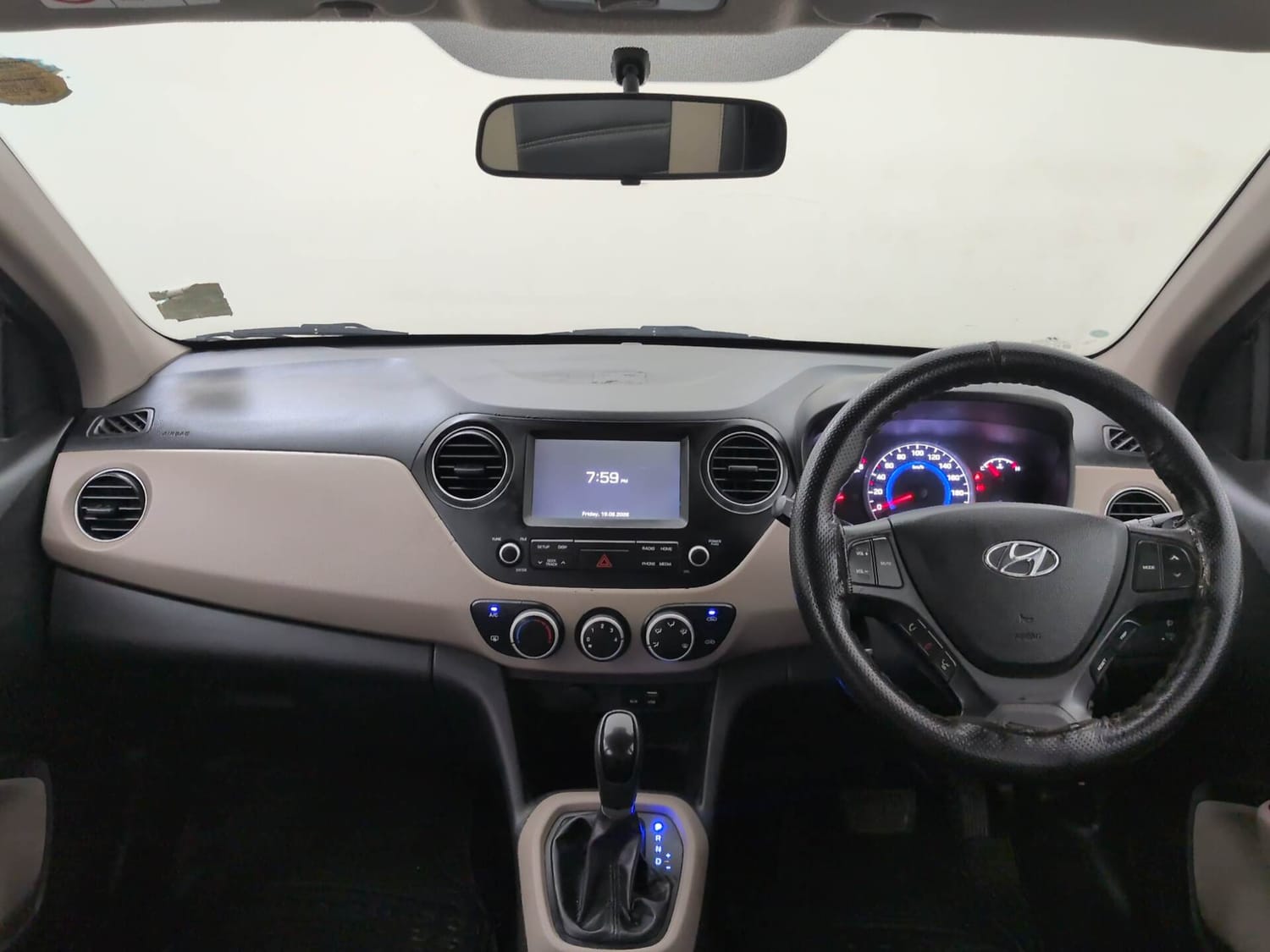 Used 2018 Hyundai Grand i10 Sportz (O) AT 1.2 Kappa VTVT Petrol Automatic interior DASHBOARD VIEW