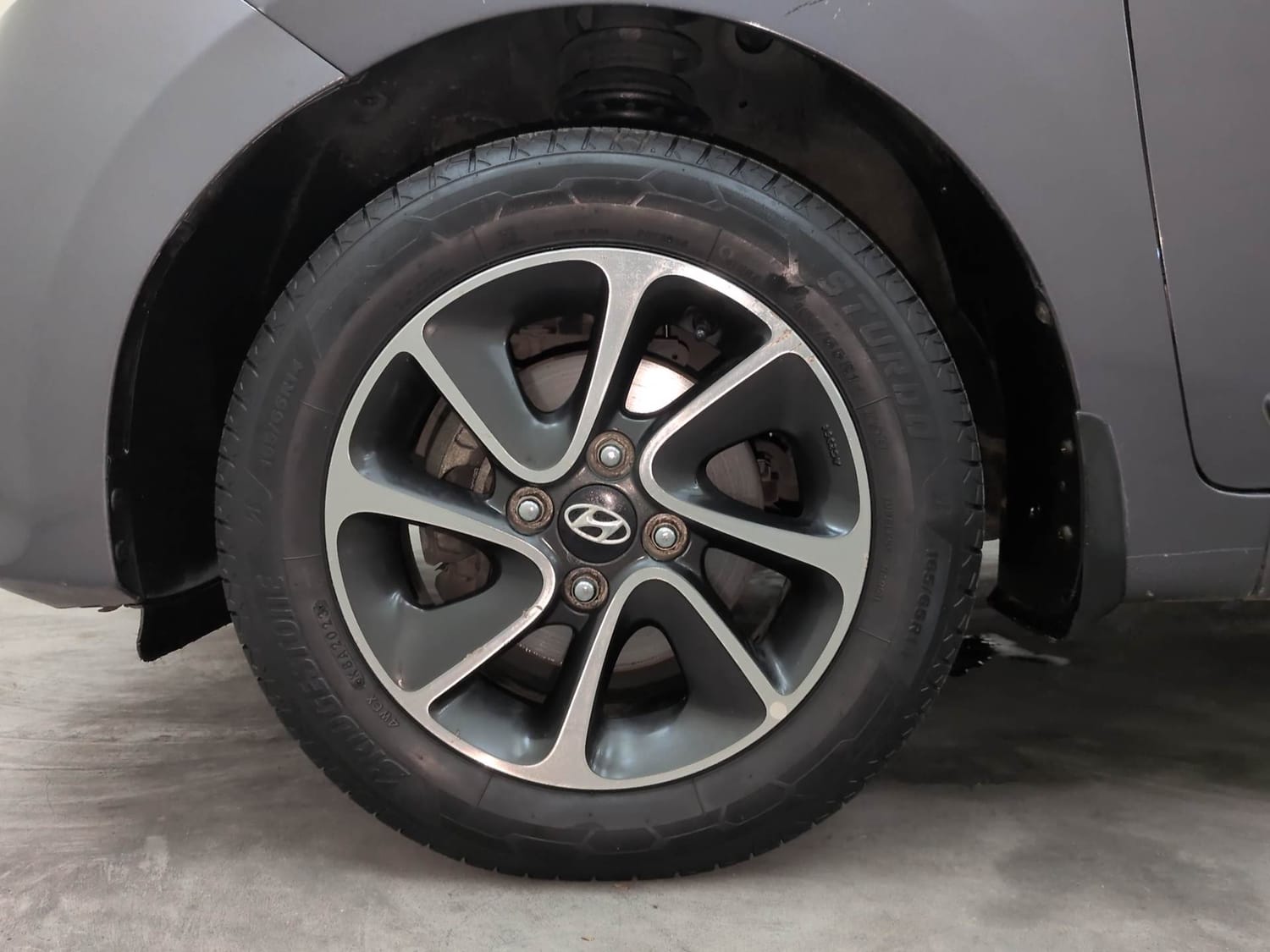 Used 2018 Hyundai Grand i10 Sportz (O) AT 1.2 Kappa VTVT Petrol Automatic tyres LEFT FRONT TYRE RIM VIEW