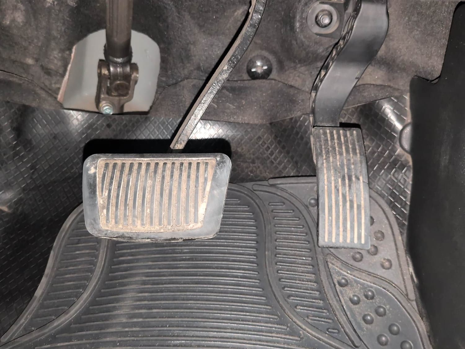 Used 2018 Hyundai Grand i10 Sportz (O) AT 1.2 Kappa VTVT Petrol Automatic interior PEDALS VIEW