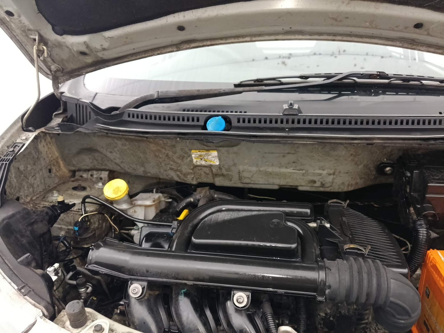 Used 2020 Datsun Redi-GO S Petrol Manual engine ENGINE RIGHT SIDE HINGE & APRON VIEW