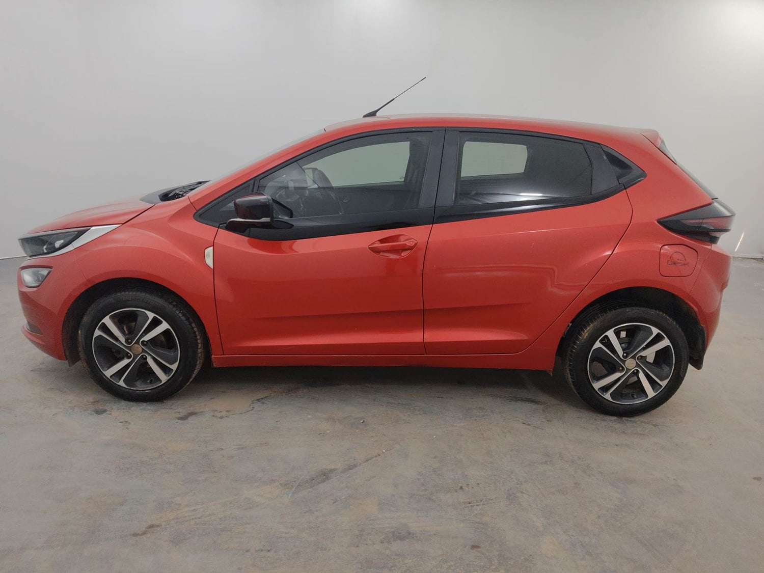 Used 2021 Tata Altroz XZ Diesel Diesel Manual exterior LEFT SIDE VIEW